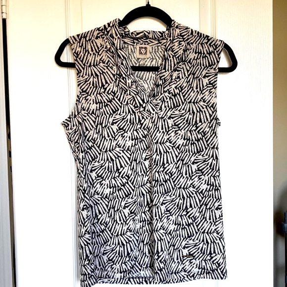 3/$30 Mix and match sleeveless top - Picture 1 of 5